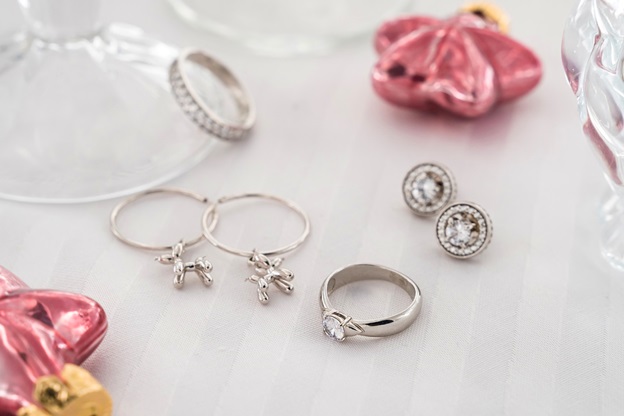 Колье с жемчужиной от 9.99 рублей – где в Бресте искать выгодные новогодние подарки?