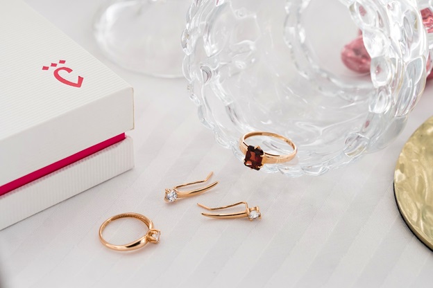 Колье с жемчужиной от 9.99 рублей – где в Бресте искать выгодные новогодние подарки?