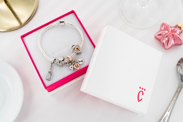 Колье с жемчужиной от 9.99 рублей – где в Бресте искать выгодные новогодние подарки?