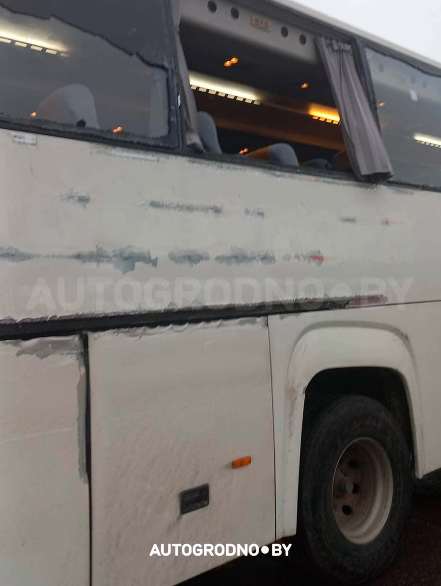 Автобус «Варшава - Гродно» врезался в полицию и пожарную возле Белостока. Первые подробности