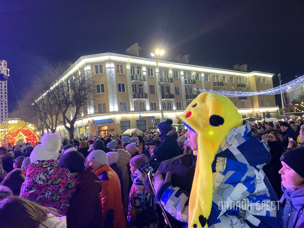 В Бресте зажгли главную елку города