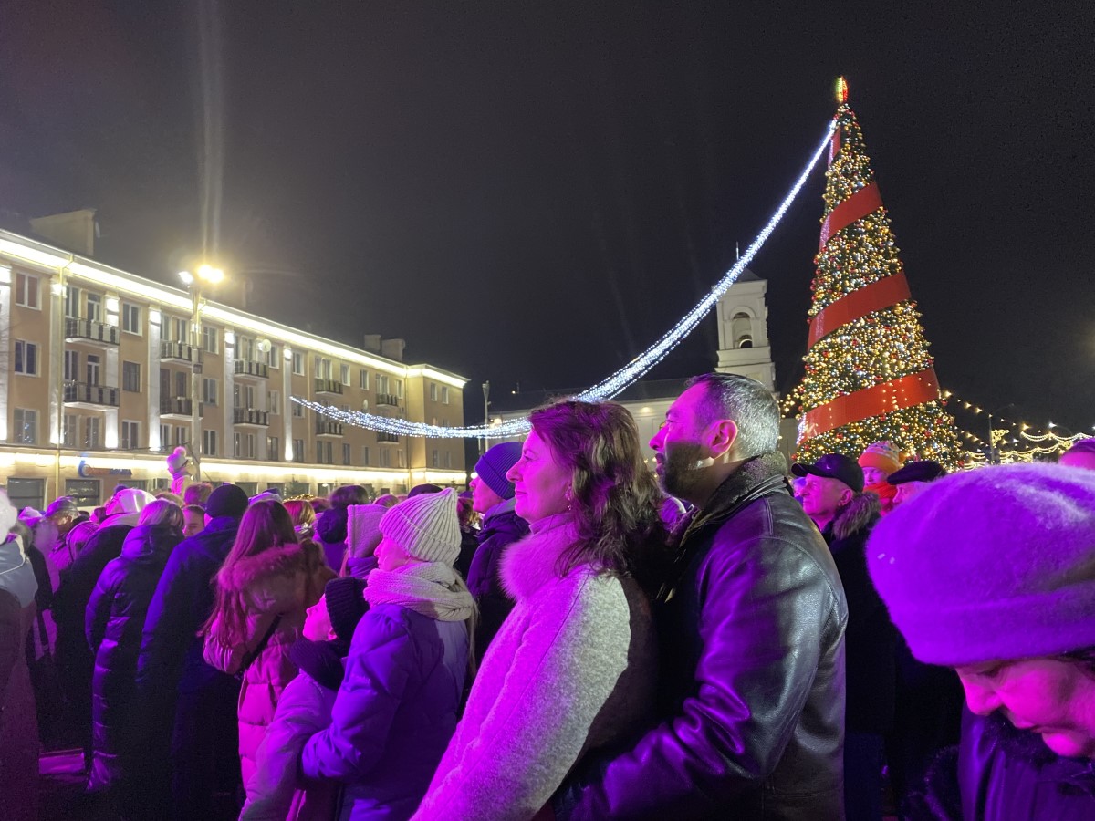 В Бресте зажгли главную елку города