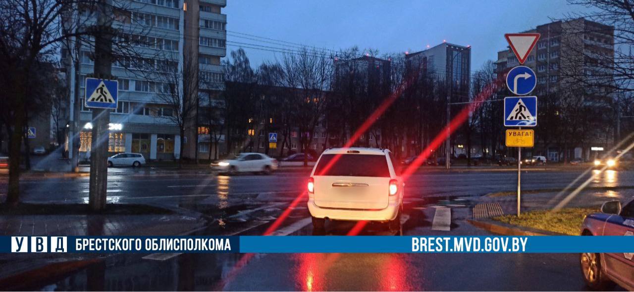 В Бресте водитель Chrysler сбил двух женщин