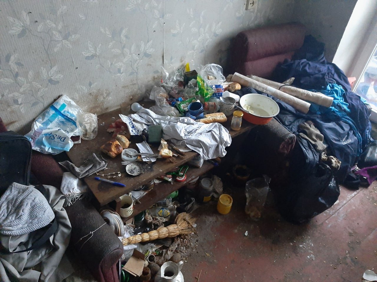 Белоруска превратила свою квартиру в свалку