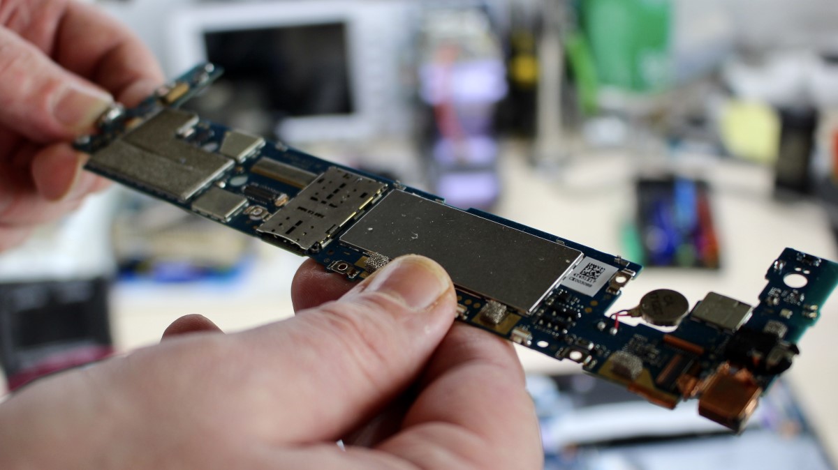 Здесь дарят новую жизнь старым, сломанным компьютерам, ноутбукам, смартфонам, планшетам. «GarantPro» гарантирует крутое качество и приятные цены на ремонт