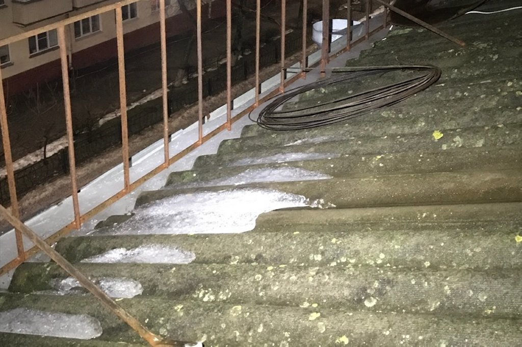 В Гомеле на гимназисток упала ледяная глыба. Возбуждено уголовное дело