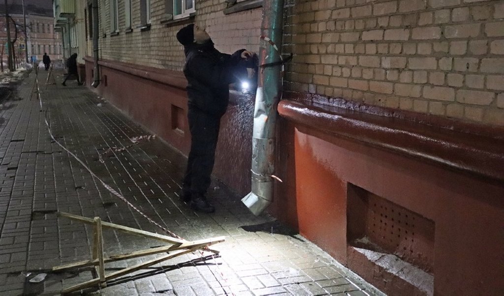 В Гомеле на гимназисток упала ледяная глыба. Возбуждено уголовное дело