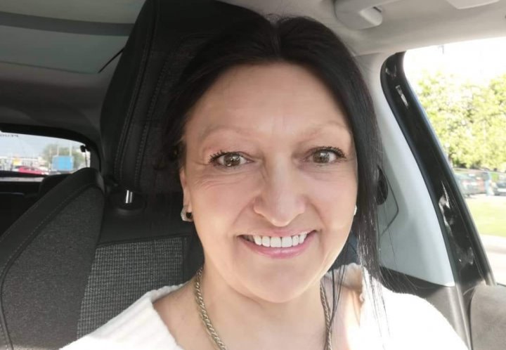 С чистого листа. Она оставила бизнес и ушла работать в такси и писать книгу