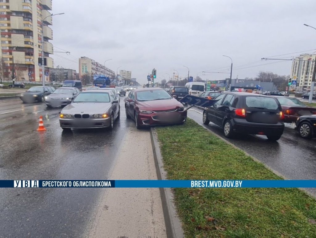 Подробности ДТП в Бресте с участием трех автомобилей