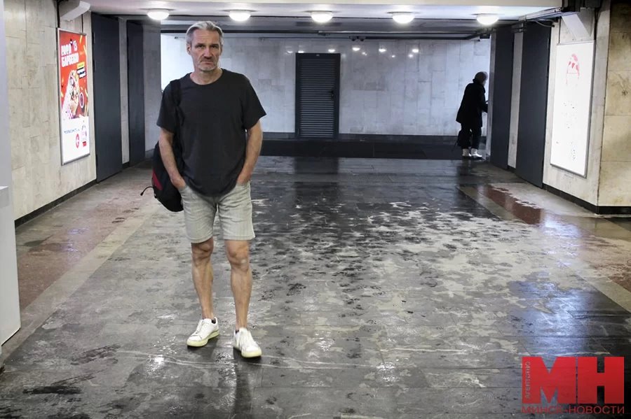 Почему белорус ходит по улице зимой в майке и шортах