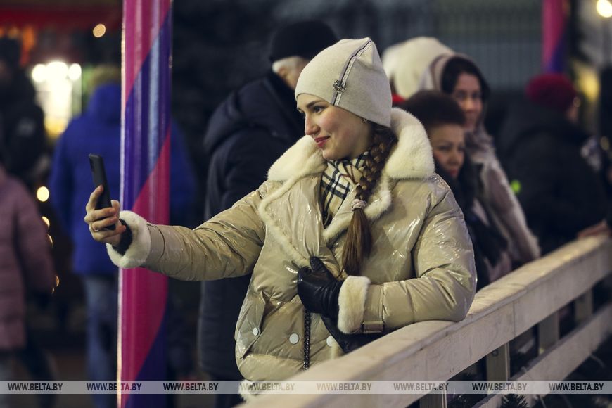 Праздник царит в Бресте: новогоднее настроение повсюду - и в городе, и на лицах его жителей