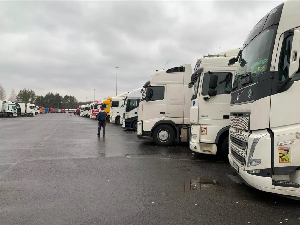 Многие дальнобойщики не встретят Новый год в кругу семьи