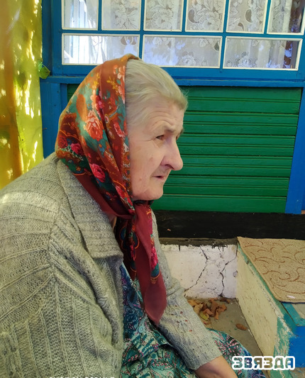 Жители Каменецкого района несут кресты к дереву, под которым, по легенде, деревенской девочке явилась Божья Матерь