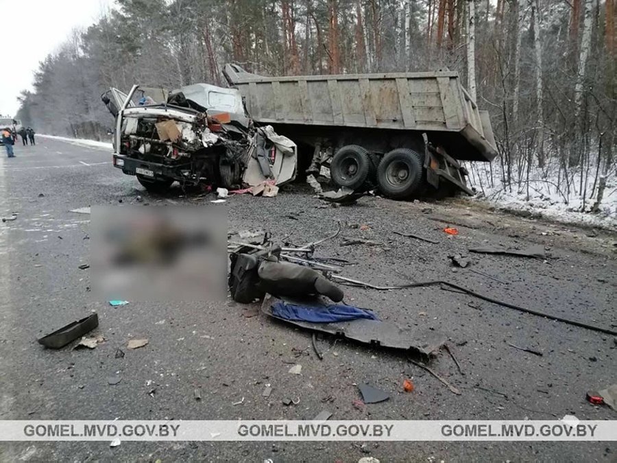 Жена и дочь погибшего водителя отсудили у его работодателя моральный вред. Не согласились с суммой и снова пошли в суд