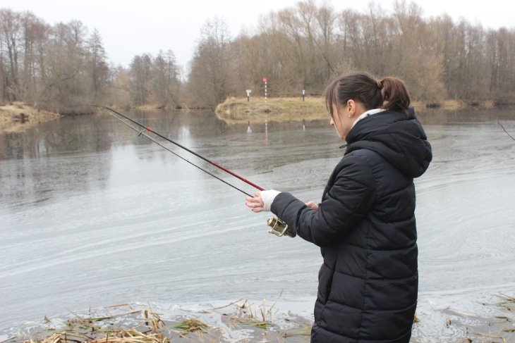 Девушка из Кобрина ломает стереотипы: увлекается рыбалкой, кикбоксингом и разбирается в металле
