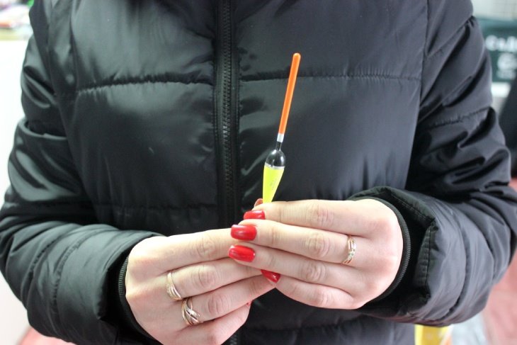 Девушка из Кобрина ломает стереотипы: увлекается рыбалкой, кикбоксингом и разбирается в металле