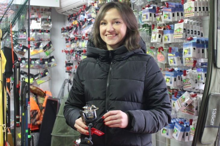 Девушка из Кобрина ломает стереотипы: увлекается рыбалкой, кикбоксингом и разбирается в металле