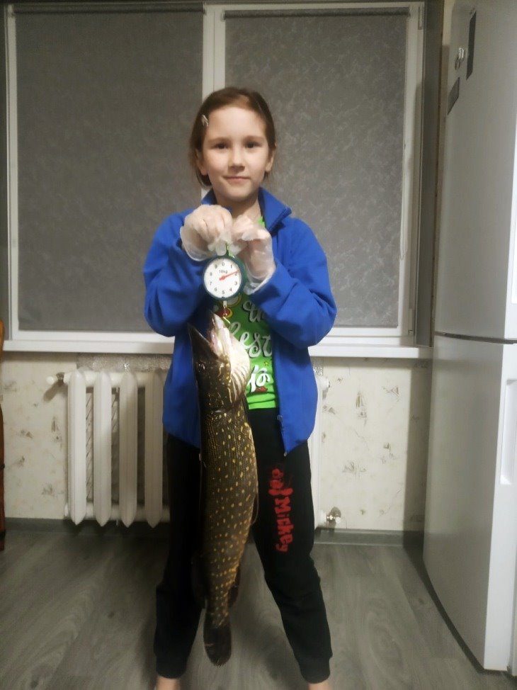 Девушка из Кобрина ломает стереотипы: увлекается рыбалкой, кикбоксингом и разбирается в металле