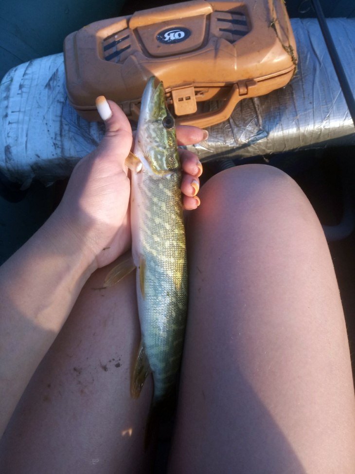 Девушка из Кобрина ломает стереотипы: увлекается рыбалкой, кикбоксингом и разбирается в металле