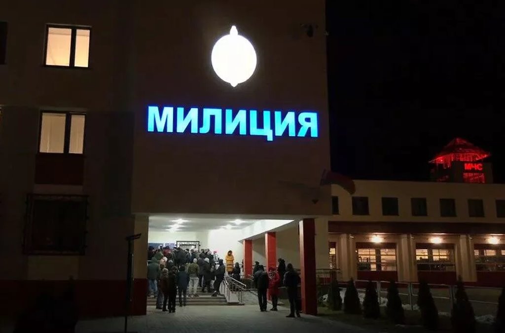 Учителя в шоке, родители плачут: реакция на задержание подростков в Гомеле