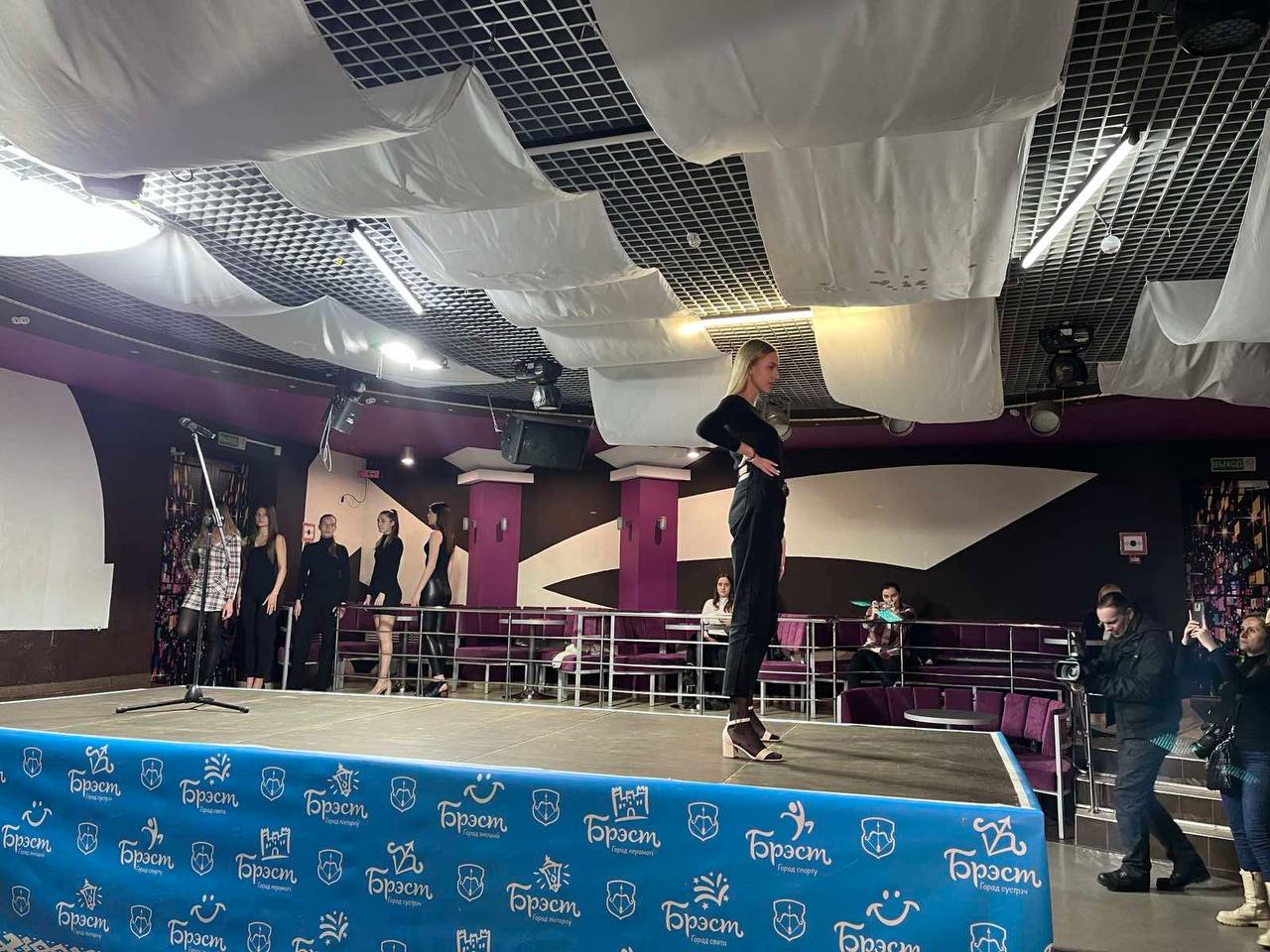 В Бресте 10 девушек участвовали в городском этапе кастинга «Мисс Беларусь-2023»