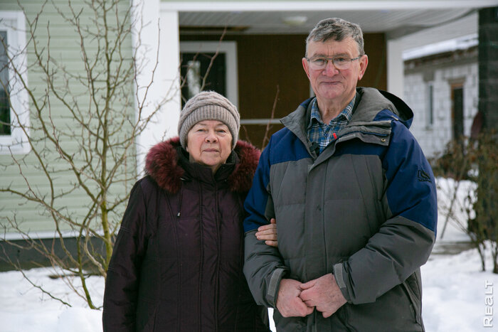 «Летом здесь гул — как на аэродроме». Семья переехала из столицы в старый дом в глухой деревне — и не жалеет