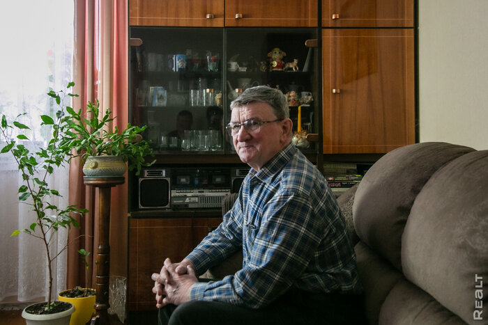 «Летом здесь гул — как на аэродроме». Семья переехала из столицы в старый дом в глухой деревне — и не жалеет