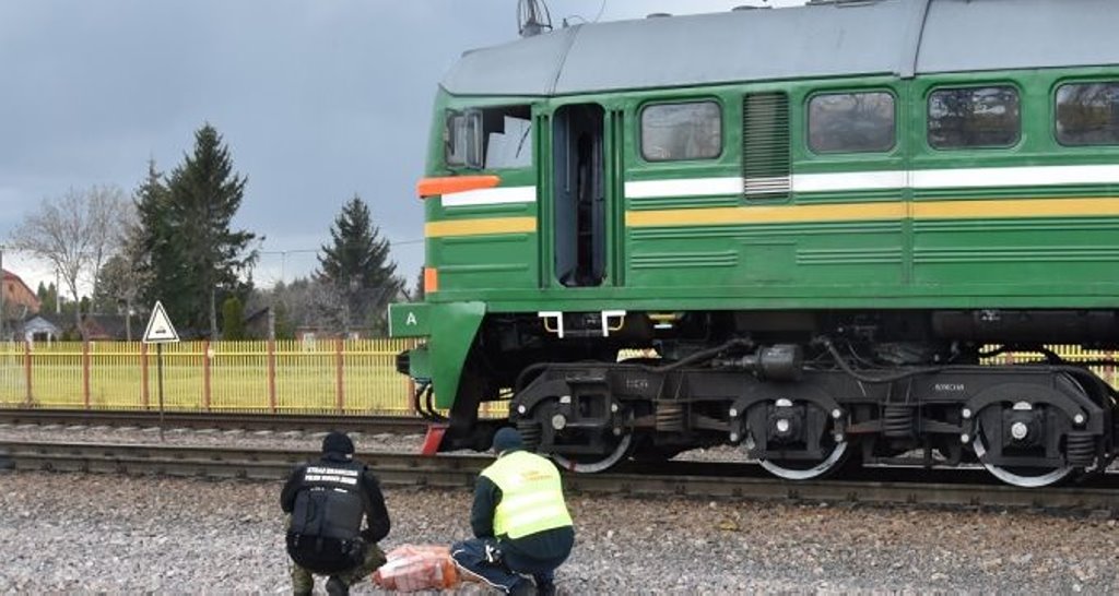 В Тересполе партию сигарет обнаружили в двигателе локомотива