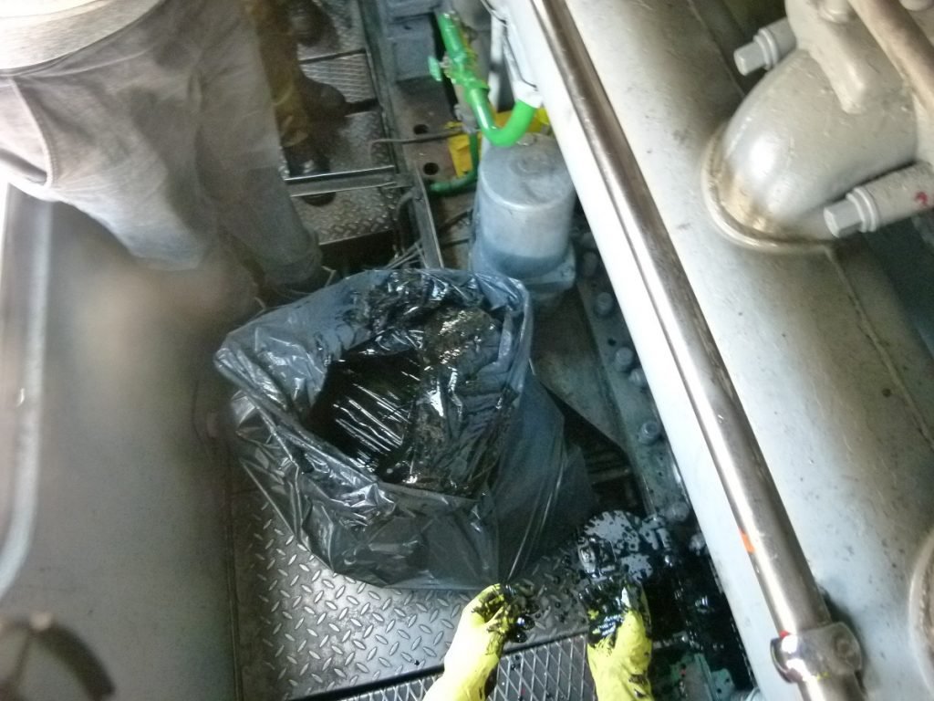 В Тересполе партию сигарет обнаружили в двигателе локомотива