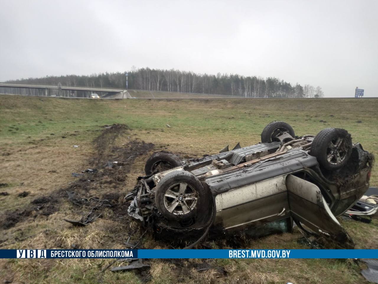 BMW вылетел в кювет под Барановичами. Стали известны подробности