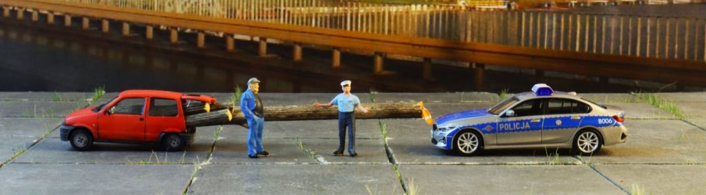 Поляки смеются над водителем Fiat, который превратил малютку в лесовоз и получает за это штрафы