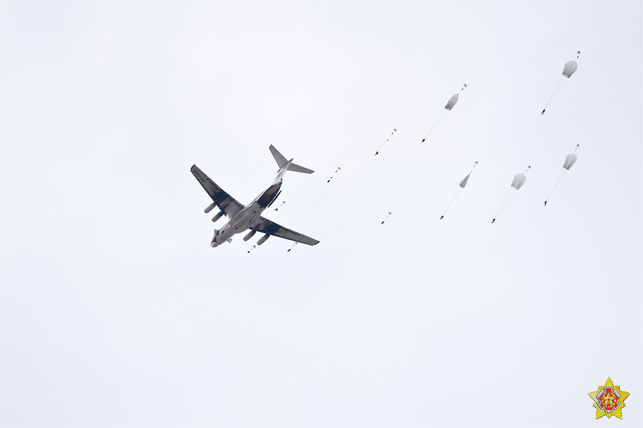 Над Брестом сегодня гудел самолет - смотрите, что было