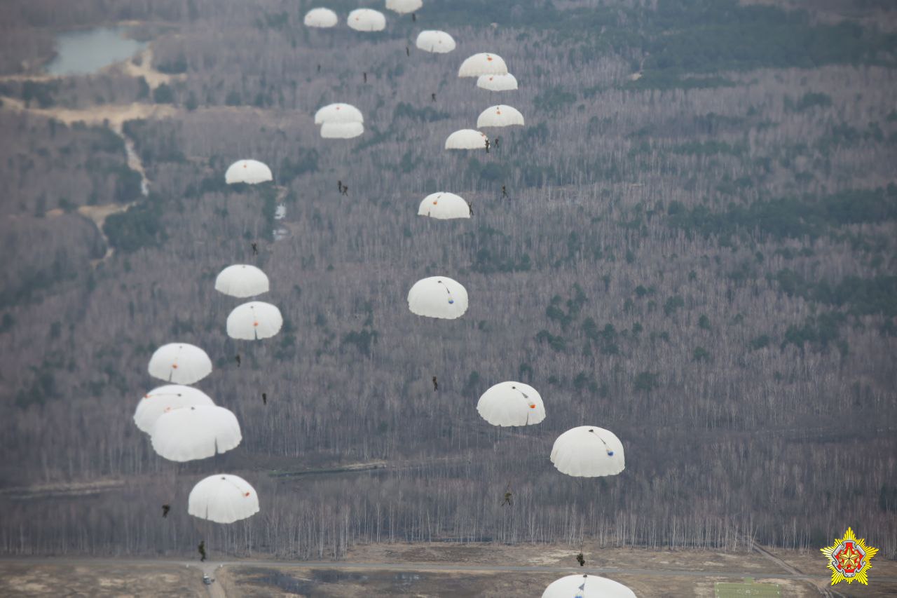 Над Брестом сегодня гудел самолет - смотрите, что было