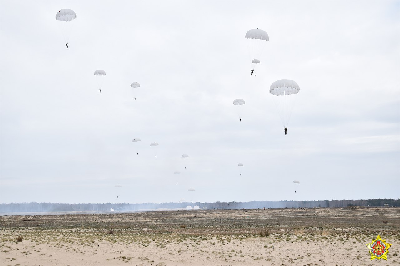 Над Брестом сегодня гудел самолет - смотрите, что было