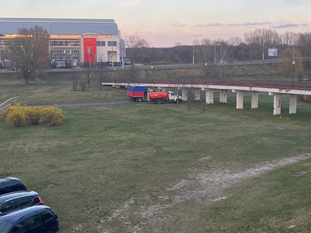 В связи с порывом водопровода в районе ЦМТ произошло временное снижение давления в сети холодного водоснабжения