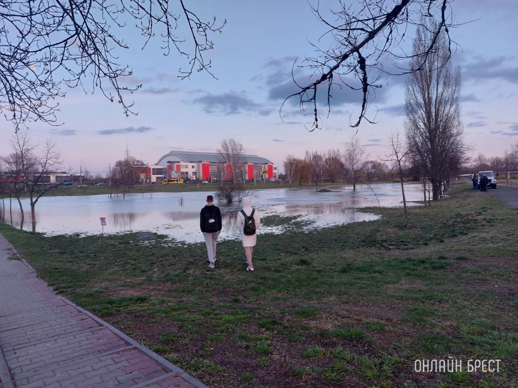 В связи с порывом водопровода в районе ЦМТ произошло временное снижение давления в сети холодного водоснабжения