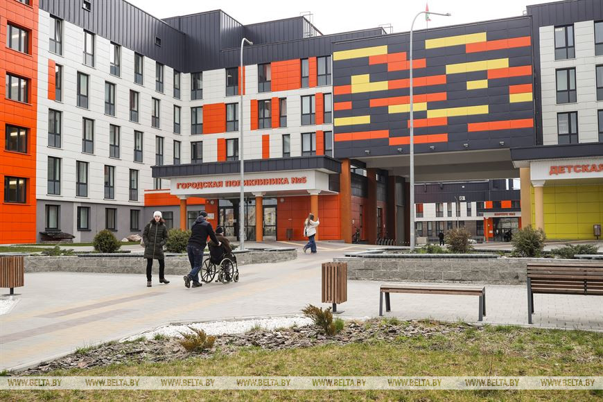 В Бресте ознакомились с элементами доступной среды для инвалидов. Что посещали?