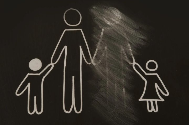 Суд лишил белоруску родительских прав