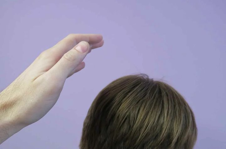 Какую угрозу несет с собой «метод подзатыльника» в отношении капризного ребенка? Спросили у психолога