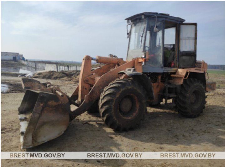 В Пинском районе тракторист с подельником похитили более 1700 л топлива