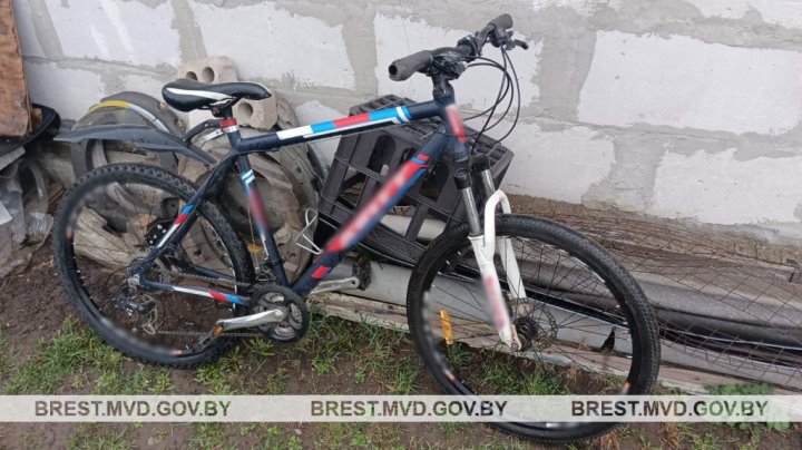 Дорогой велосипед похитили у жителя Барановичей, пока владелец покупал продукты в магазине