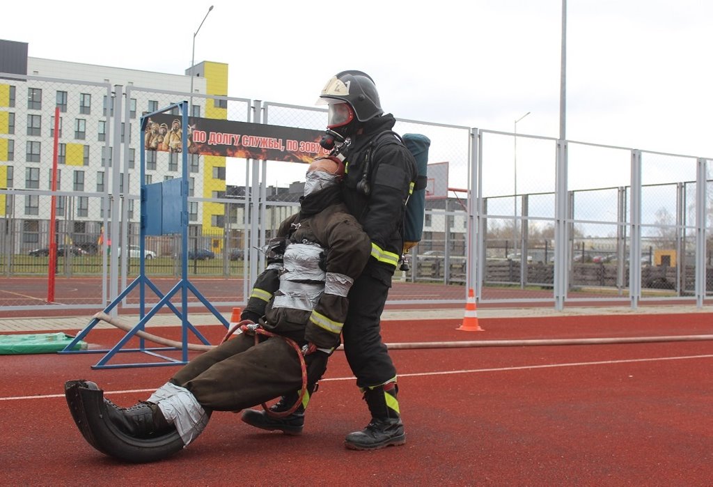 Лично-командное соревнование «Сильнейший пожарный-спасатель» провели в Бресте