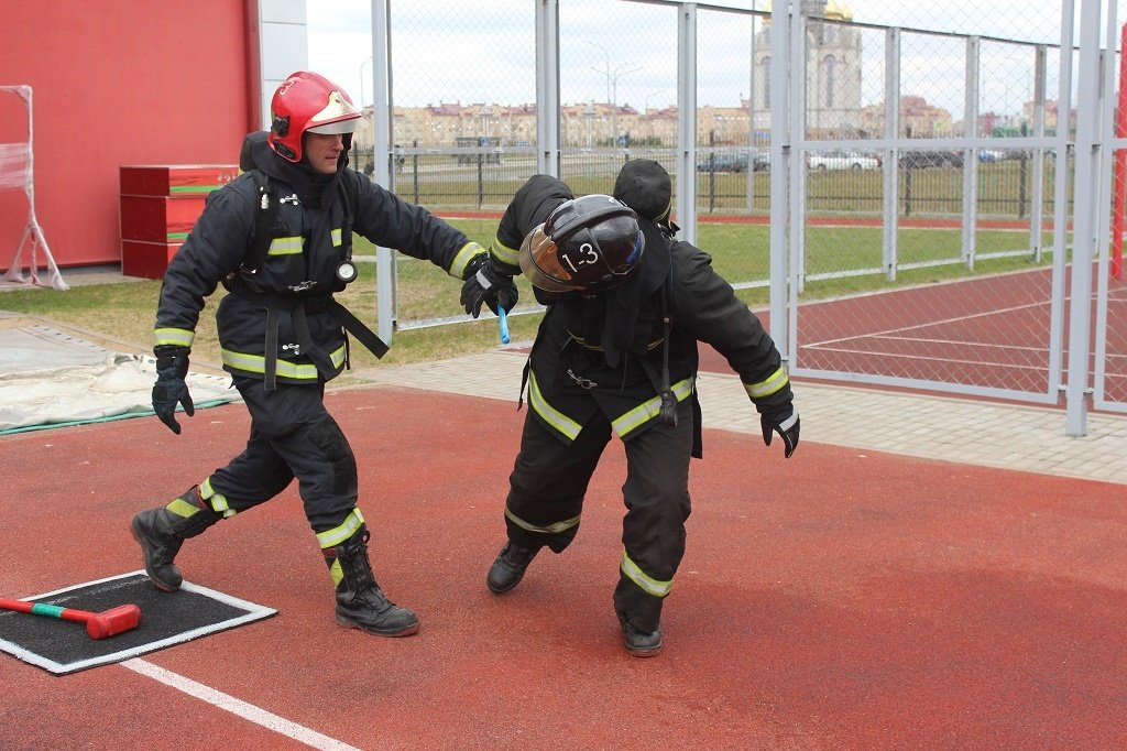 Лично-командное соревнование «Сильнейший пожарный-спасатель» провели в Бресте