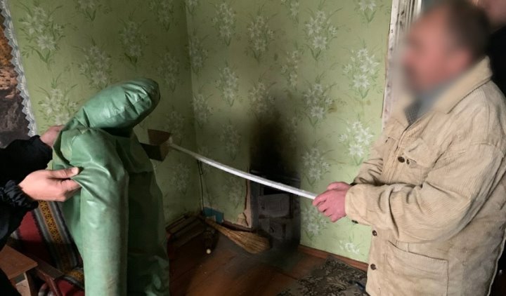 Труп 5 дней лежал во дворе. Следователи раскрыли обстоятельства жестокого убийства мужчины