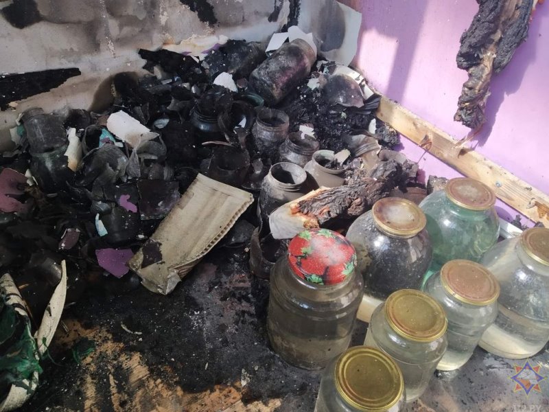 Из-за банки чуть не сгорела квартира