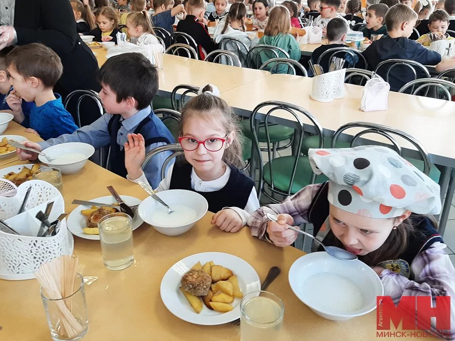 Хот-дог, салат и мармелад. Узнали, что на обед у школьников, которые участвуют в эксперименте по питанию