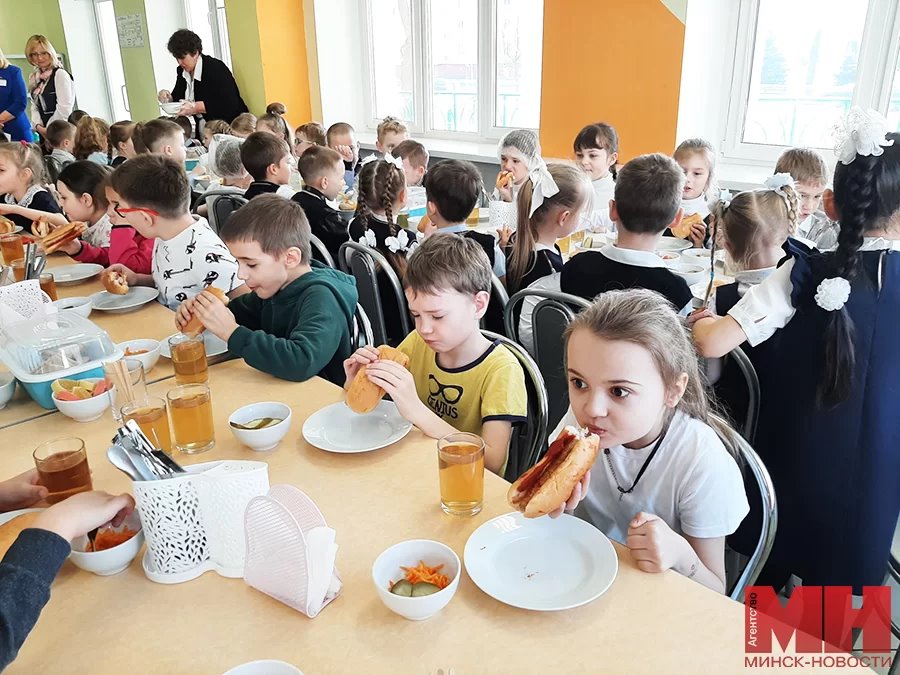 Хот-дог, салат и мармелад. Узнали, что на обед у школьников, которые участвуют в эксперименте по питанию