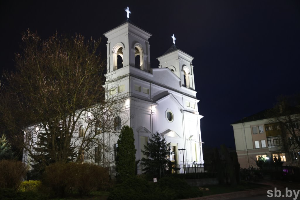 В брестском костеле Воздвижения Святого Креста прошло праздничное богослужение