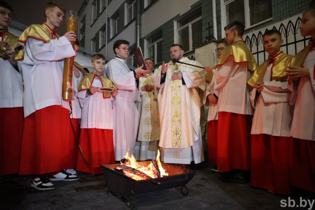 В брестском костеле Воздвижения Святого Креста прошло праздничное богослужение