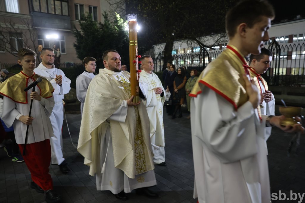 В брестском костеле Воздвижения Святого Креста прошло праздничное богослужение